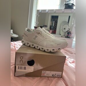 On cloud women’s white shoes